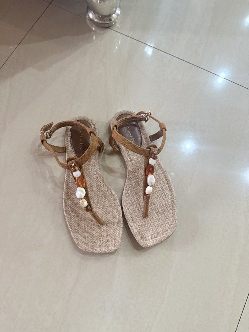 Beach bohemian toe thong sandals (Category: Sandals) located in Valencia. Submitted by kimbeegals (Listing ID 1460983673, Image 1). Description: No flaws or dumi. Bought this for almost 700php including sf. I only used this once, I used it for an event lang. Super bago pa nito swear. With box US 8 Very comfy yung soles, di masakit sa toes yung strap. Super cute ng design, I love the beads na shells sa strap. .