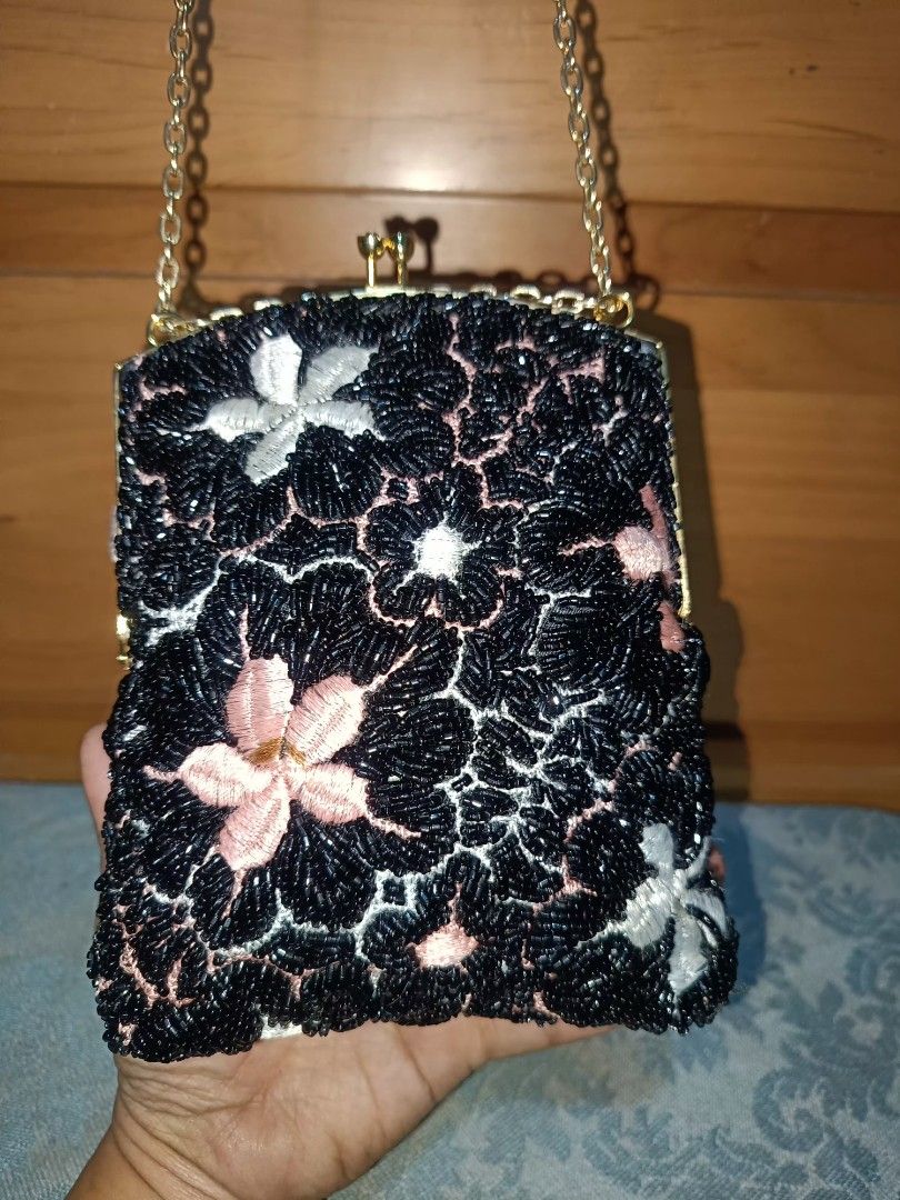 Beaded KissLock Party Bag (Category: Purses & Pouches) located in Baguio. Submitted by roselleshiddentreasures13384 (Listing ID 1460938499, Image 2). Description: 🌸Beaded Material 🌸No Major Issue 🌸Normal Signs Of Use Only 📏Cute Size 🖼️Check All Photos For Other Details 🌸Limit Your Expectation The Item Is Preloved From Ukay ❌No Return No Exchange. ❗.