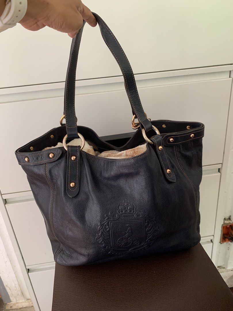 Bean Pole Black Leather Tote Bag with Gold Hardware (Category: Tote Bags) located in Taguig. Submitted by madisam (Listing ID 1460972147, Image 1). Description: Like new Original Beanpole Size Height:12 inches Widht:19 inches .