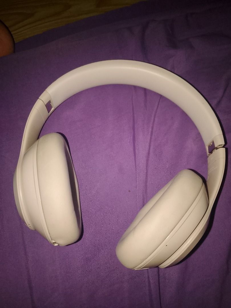 Beats Studio Pro (Category: Headphones & Headsets) located in Caloocan City. Submitted by smackone (Listing ID 1461108132, Image 3). Description: Di nagagamit kaya binebenta .
