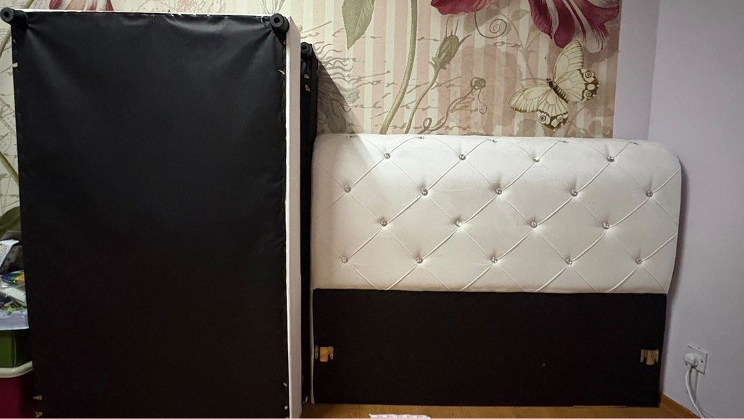 Bed frame (Category: Bed Frames & Mattresses) located in Kuala Lumpur. Submitted by theycallmebob (Listing ID 1461049920, Image 3). Description: - Stunning white tufted headboard - Features elegant crystal accents - Classic diamond tufting pattern - Sturdy black base - Adds a touch of luxury to your bedroom - Designed for easy attachment to most bed frames - The perfect finishing touch for your bed.