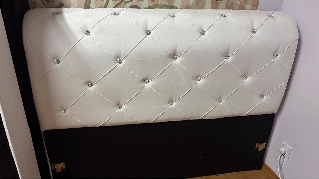 Bed frame (Category: Bed Frames & Mattresses) located in Kuala Lumpur. Submitted by theycallmebob (Listing ID 1461049920, Image 1). Description: - Stunning white tufted headboard - Features elegant crystal accents - Classic diamond tufting pattern - Sturdy black base - Adds a touch of luxury to your bedroom - Designed for easy attachment to most bed frames - The perfect finishing touch for your bed.