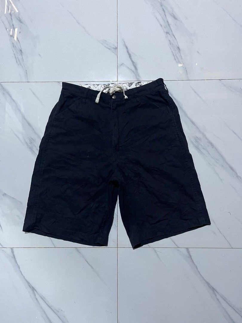 Ben Davis Black Cargo Shorts Size M (Category: Shorts) located in Pangantucan. Submitted by calmwhale_cb83a8 (Listing ID 1460947315, Image 3). Description: - Black Ben Davis - Size: Medium (M-L) - issue above zip one female button lock need repair or replace - Features an elastic waistband with a drawstring for adjustable comfort - Convenient side and back pockets for essentials - Unique inner lining with an all-over Ben Davis print - Ideal for c