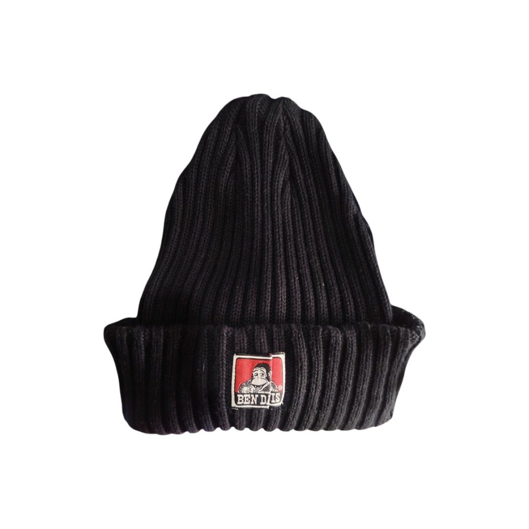 Ben Davis Black Ribbed Beanie Hat (Category: Caps & Hats) located in Leyte. Submitted by jpsrvd19 (Listing ID 1461064198, Image 1). Description: - Classic black ribbed beanie - Features iconic Ben Davis red and white logo patch - Made from comfortable material for warmth - Simple and stylish design - Perfect for everyday wear.