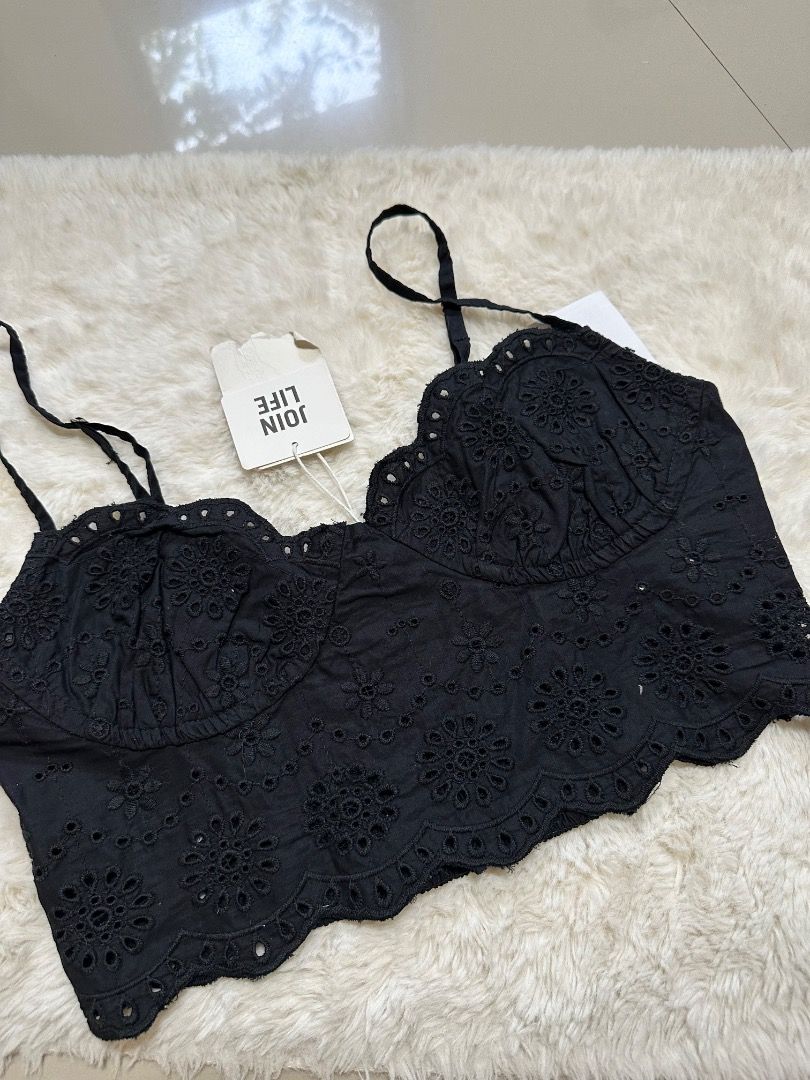 Bershka eyelet crop top (Category: Others Tops) located in Davao. Submitted by theresetshelf (Listing ID 1461010277, Image 1). Description: .
