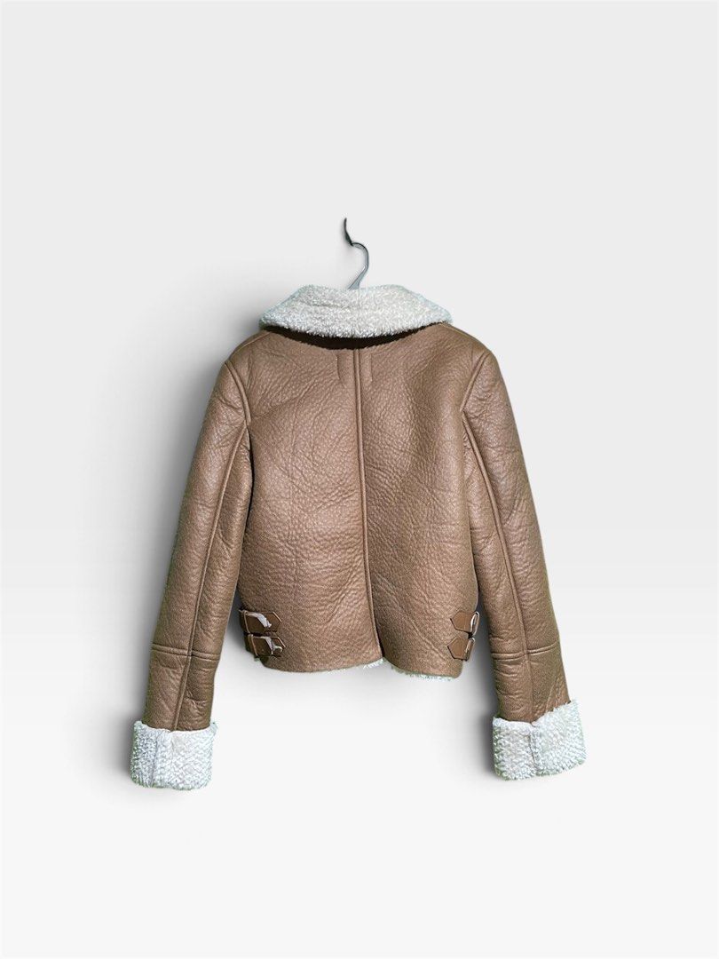Bershka leather jacket sherpa inside (Category: Coats, Jackets and Outerwear) located in Manila. Submitted by bugoynakengkoy (Listing ID 1461057356, Image 2). Description: Sherpa inside, smooth leather outside.