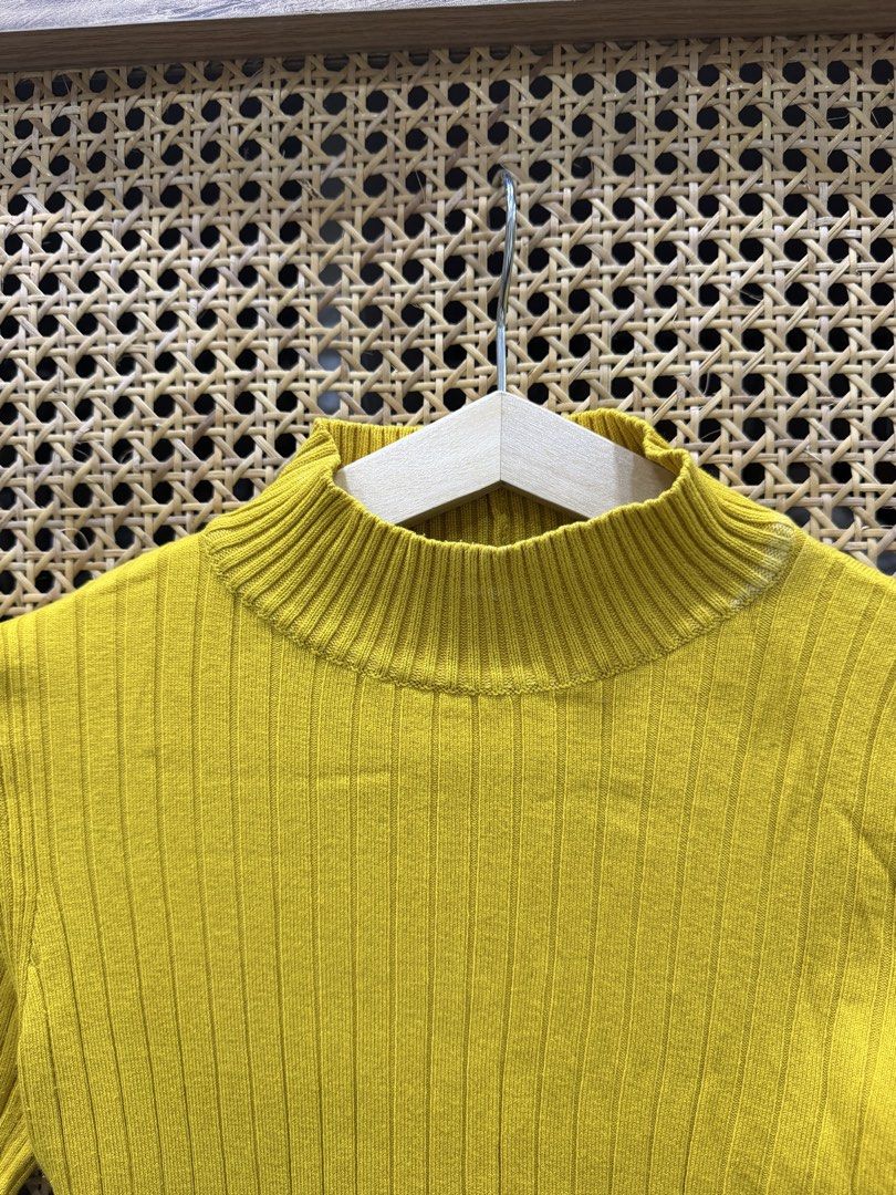 Bershka Long Sleeves (Category: Longsleeves) located in Pasig City. Submitted by jgbeautique (Listing ID 1460992204, Image 2). Description: RFS: too small for me now.