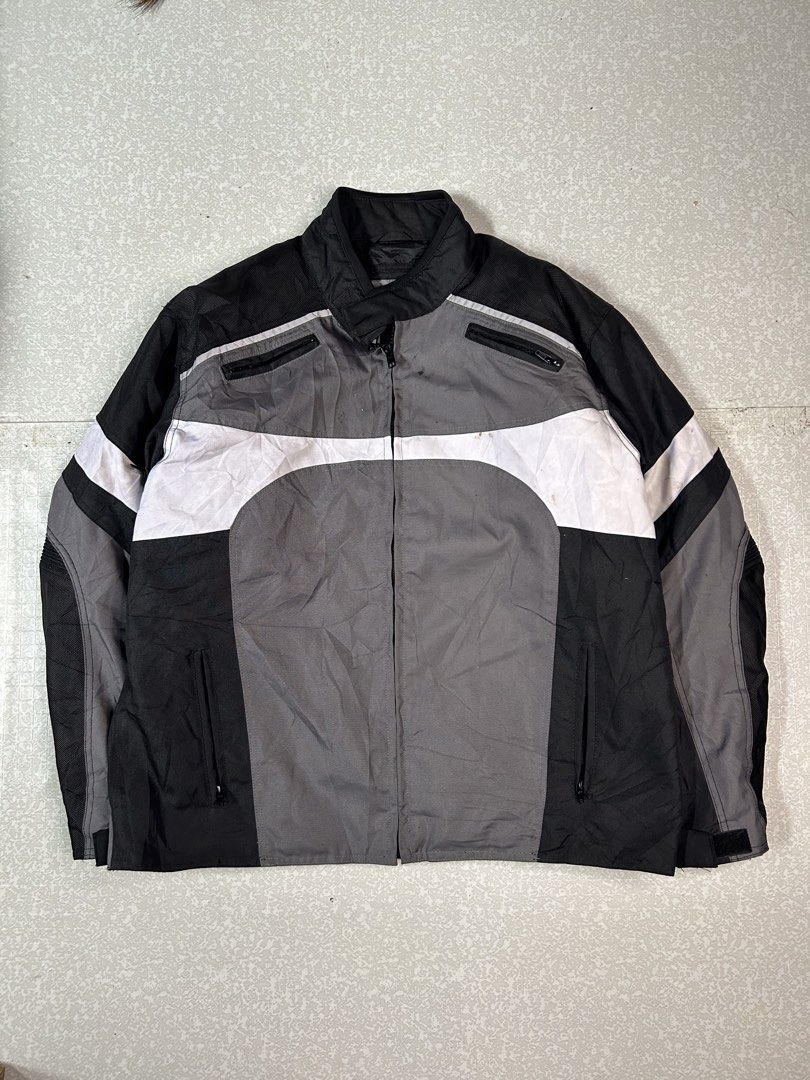 BILT Motorcycle Jacket - Black/Grey/White - Size 2XL (Category: Coats, Jackets and Outerwear) located in Dasmarinas. Submitted by insaurigaj60770 (Listing ID 1461077177, Image 2). Description: - BILT Motorcycle Jacket - Size: 2XL - Colorway: Black, Grey, White - Reflective accents on sleeves and back for visibility - Zippered pockets on front and back - Adjustable collar for a custom fit - Ideal for motorcycle riding.