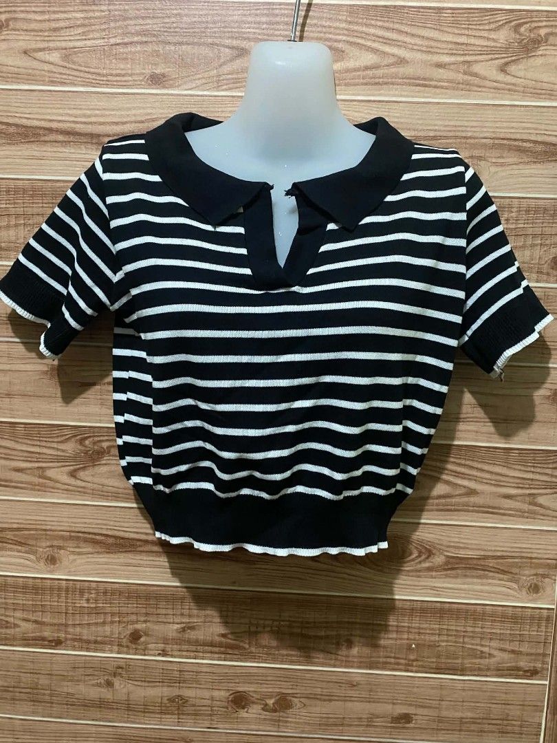 Black & White Striped Collared Knit Top (Category: Shirts) located in Binan City. Submitted by katespanie (Listing ID 1460968881, Image 1). Description: Maayos pa overall, walang obvious na malaking stain, butas, or damage. May slight creasing/waviness sa lower part, and medyo may signs of wear sa collar/opening. 📍 Location: LAGUNA 🚚 Lalamove delivery available. 💸 Shipping fee is shouldered by the buyer. 📦 Buyer will pay for the item upon del