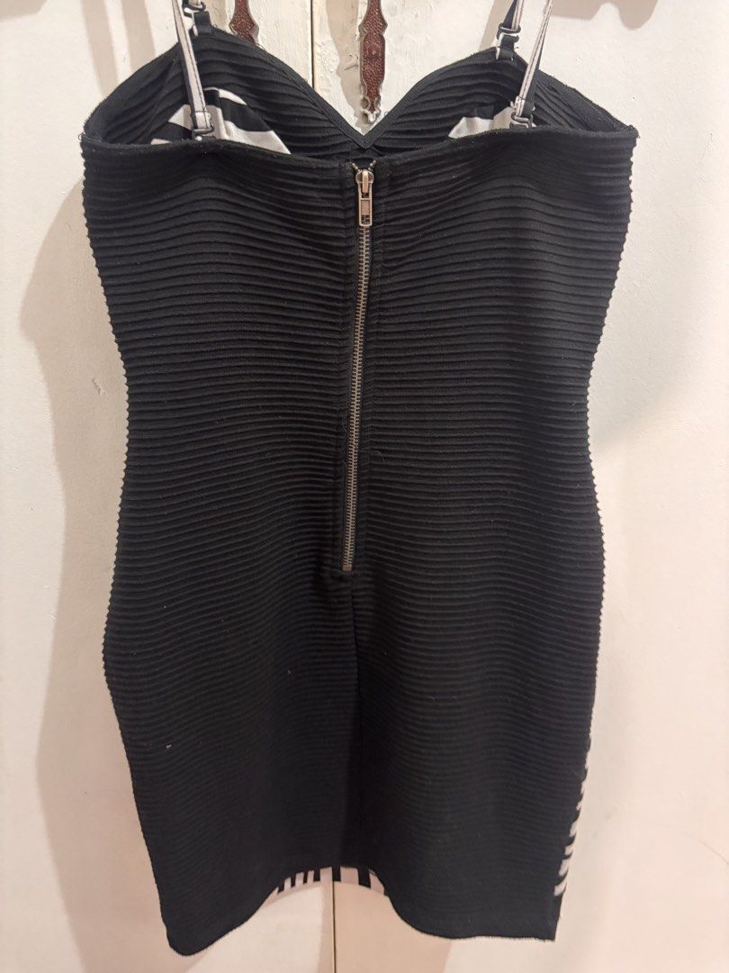 Black and White Striped Bodycon Mini Dress (Category: Dresses) located in Manila. Submitted by yanastash (Listing ID 1461027331, Image 2). Description: 🖤 Black & White Zebra Bodycon Mini Dress 🖤 ✨ Condition: Preloved ⚠️ Issue: Please see photos for the actual condition/details. 🎀 Details: • Super cute bodycon mini dress • Black & white zebra-like stripe pattern 🦓 • Sweetheart neckline with textured black fabric • Zipper closure at the back • 