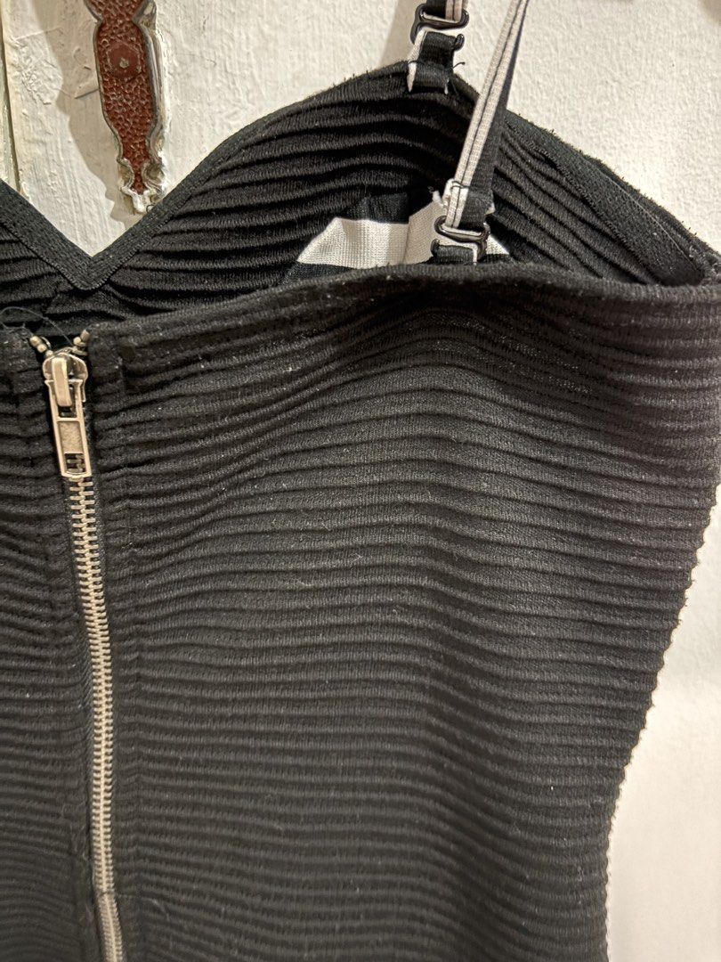Black and White Striped Bodycon Mini Dress (Category: Dresses) located in Manila. Submitted by yanastash (Listing ID 1461027331, Image 3). Description: 🖤 Black & White Zebra Bodycon Mini Dress 🖤 ✨ Condition: Preloved ⚠️ Issue: Please see photos for the actual condition/details. 🎀 Details: • Super cute bodycon mini dress • Black & white zebra-like stripe pattern 🦓 • Sweetheart neckline with textured black fabric • Zipper closure at the back • 