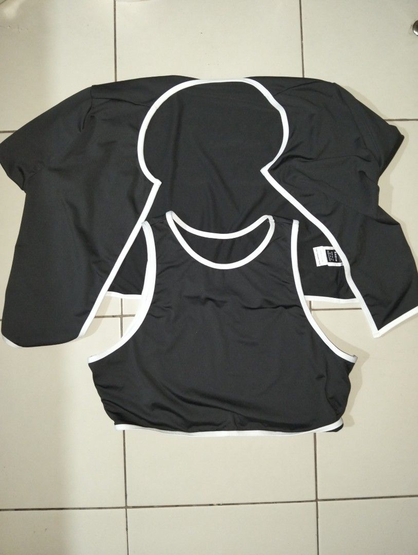 Black Athletic Crop Top and Jacket Set with White Trim (Category: Activewear) located in Manila. Submitted by oddhorse_8ada97 (Listing ID 1460987373, Image 1). Description: - Sleek black athletic set - Includes sleeveless crop top and cropped jacket - Features stylish white trim detailing on both pieces - Versatile for workouts or casual wear - Comfortable and fashionable - Creates a coordinated, matching set look - Ideal for an active lifestyle.