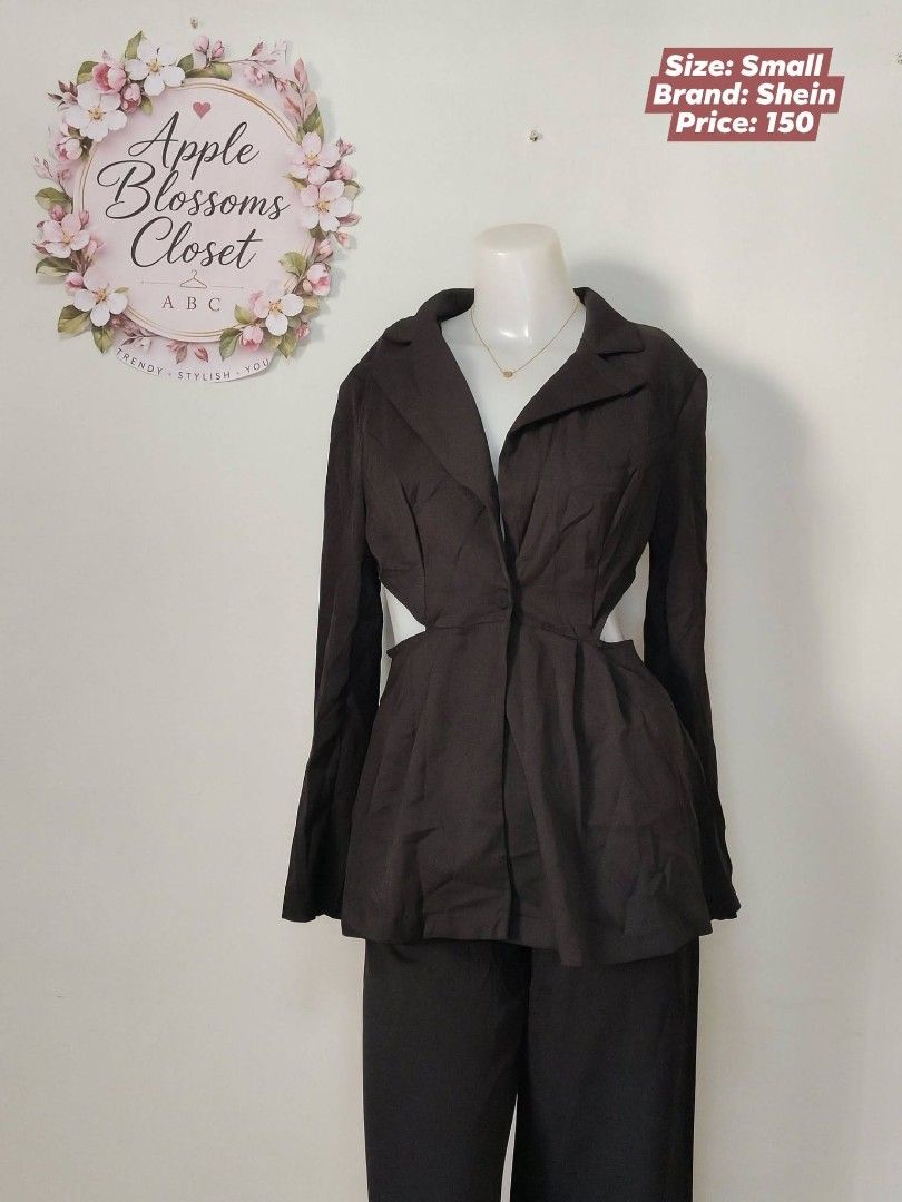 Black Blazer (Category: Longsleeves) located in Lipa City. Submitted by appleblossomscloset_abc (Listing ID 1460955546, Image 2). Description: 📸 (First Photo) Reference Photo Only (from Google) This image is for reference to show the style/design only. Actual item may vary slightly in color, fabric, or details. Rest assured the item is of good quality! 💛.