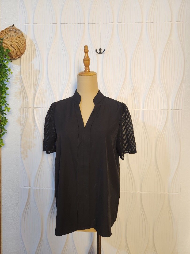 Black Blouse Med to Large (Category: Blouses) located in Marikina City. Submitted by KanamiFinds (Listing ID 1461066723, Image 1). Description: Bust: 40 inches Length: 23 - 24 inches from shoulders Will fit Med to Large.