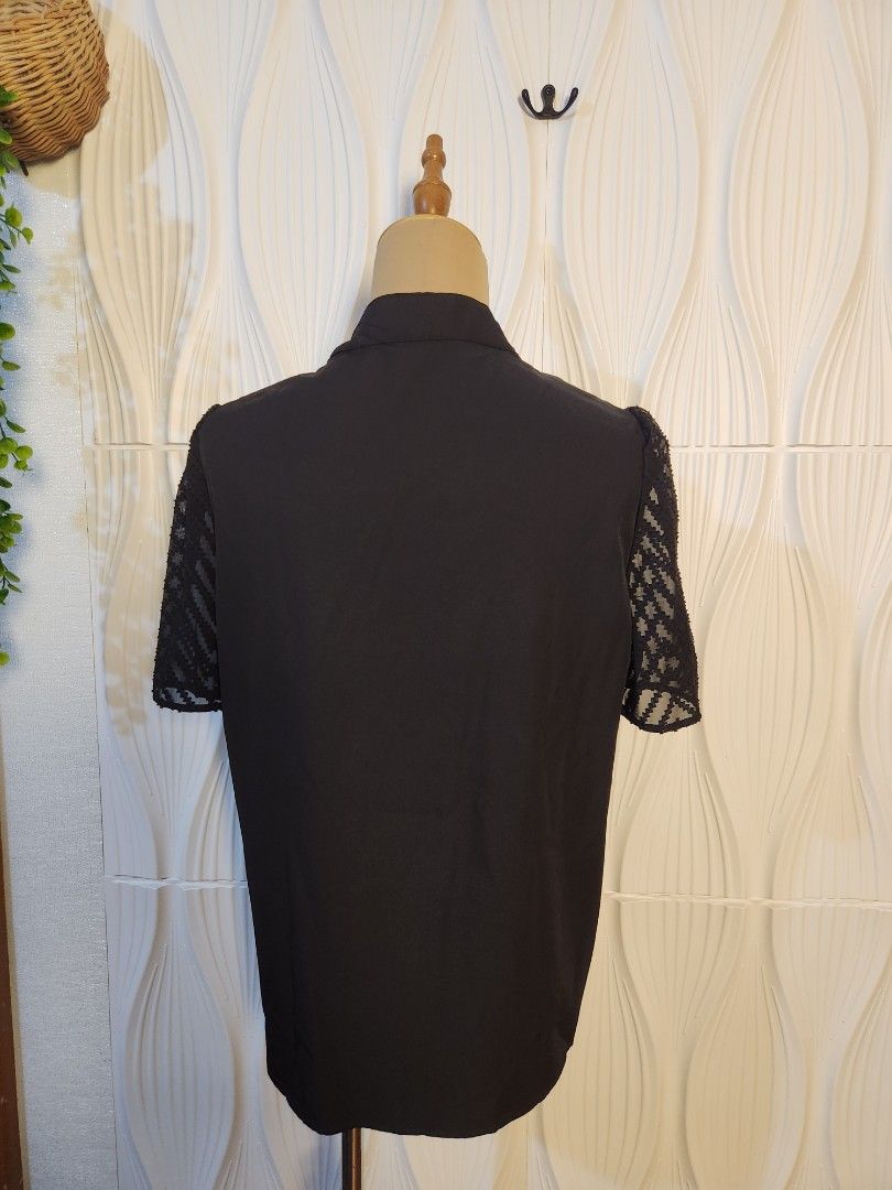 Black Blouse Med to Large (Category: Blouses) located in Marikina City. Submitted by KanamiFinds (Listing ID 1461066723, Image 3). Description: Bust: 40 inches Length: 23 - 24 inches from shoulders Will fit Med to Large.