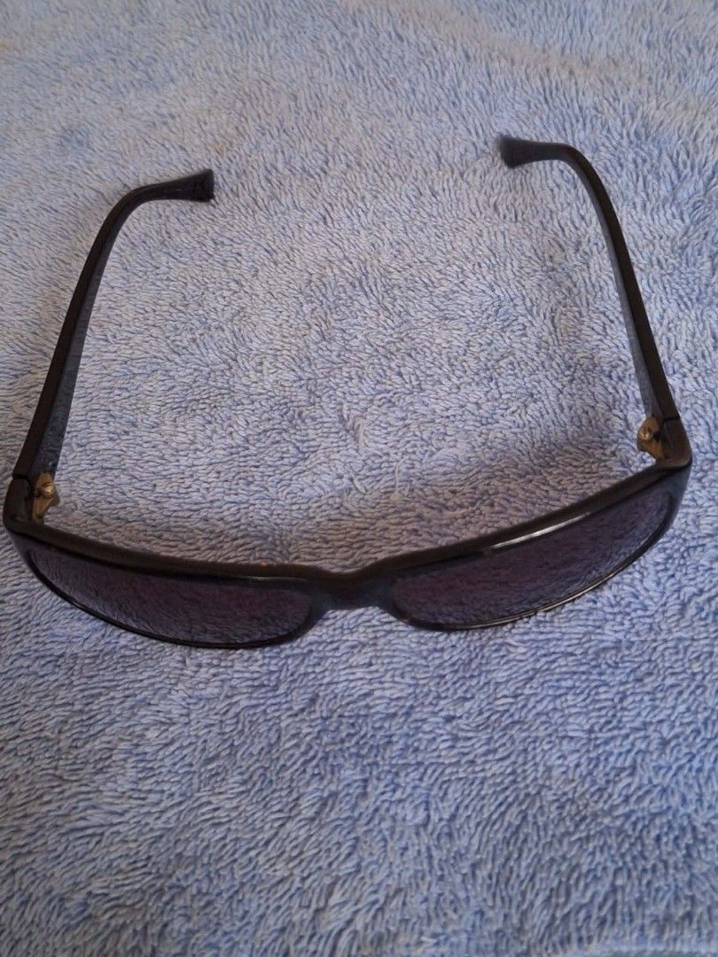Black Fashion Sunglasses (Category: Sunglasses & Eyewear) located in Malaybalay. Submitted by mags_sofia (Listing ID 1460958843, Image 2). Description: - Fashionable black sunglasses - Dark tinted lenses for sun protection - Glossy black frames - Subtle tortoiseshell pattern on arms - Ideal for everyday wear - Feel free to ask questions!.