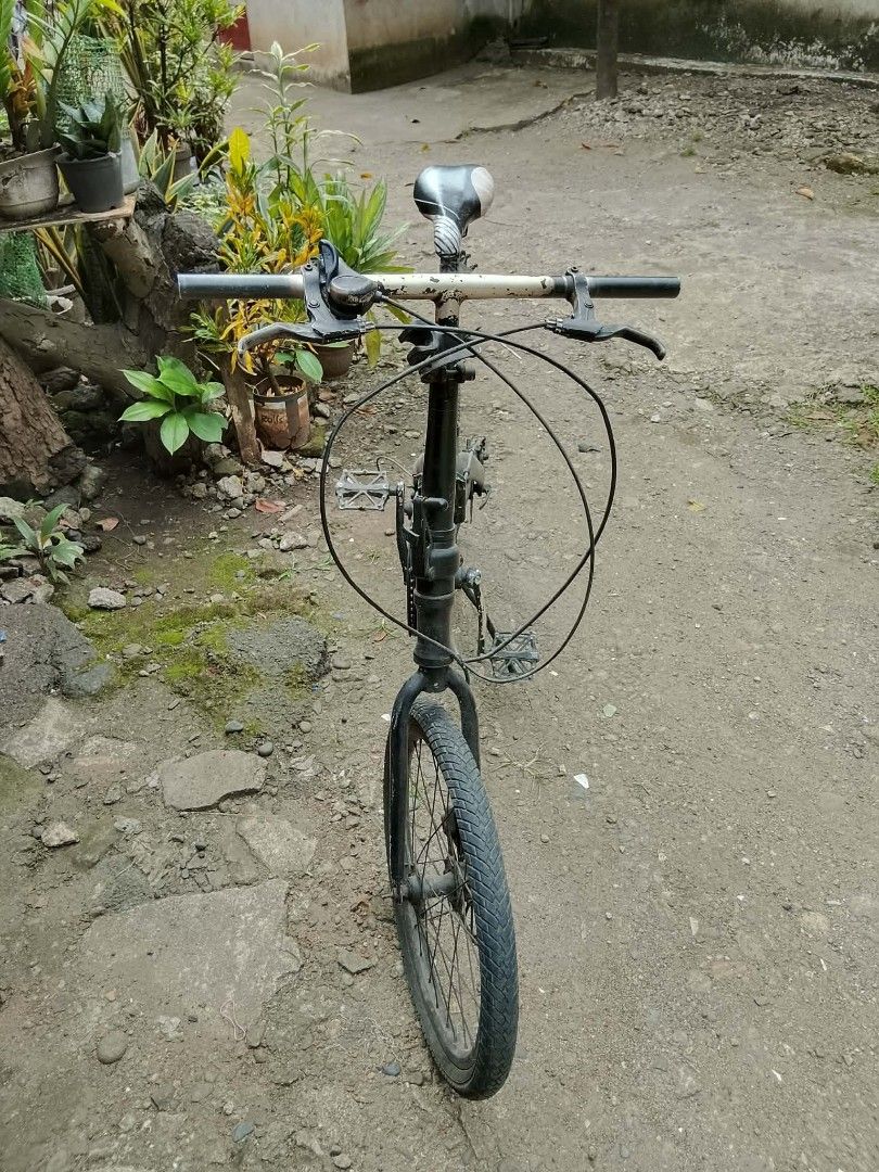Black Folding Bicycle (Category: Bicycles) located in Manila. Submitted by rhiandale (Listing ID 1461094536, Image 1). Description: - Black folding bicycle - Compact with small wheels, perfect for easy storage - Ideal for daily commutes or leisurely rides - Shows some cosmetic wear and tear from previous use - Ready for a new home! -Alloy -Medyo marumi lang dahil hindi na nagagamit! -negotiable sa sure buyer -meet up or delivery.