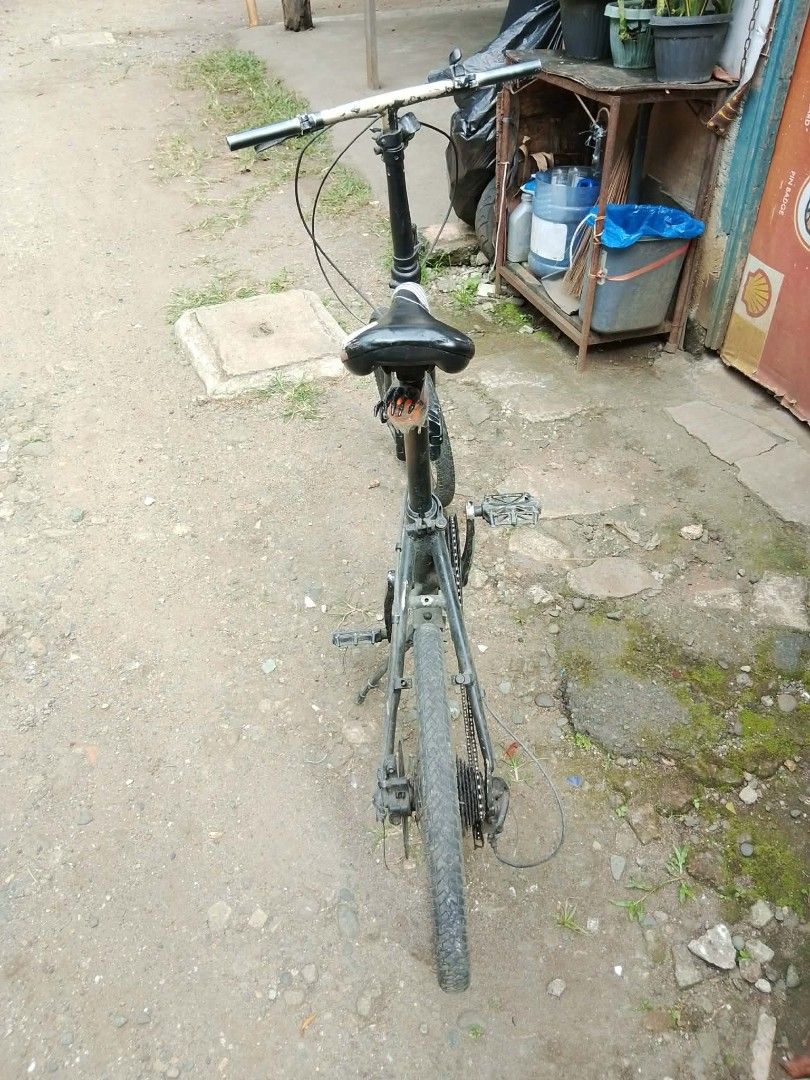 Black Folding Bicycle (Category: Bicycles) located in Manila. Submitted by rhiandale (Listing ID 1461094536, Image 2). Description: - Black folding bicycle - Compact with small wheels, perfect for easy storage - Ideal for daily commutes or leisurely rides - Shows some cosmetic wear and tear from previous use - Ready for a new home! -Alloy -Medyo marumi lang dahil hindi na nagagamit! -negotiable sa sure buyer -meet up or delivery.