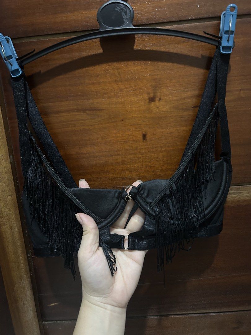 Black Fringe Bra by Olivia Chase (Category: Activewear) located in Quezon City. Submitted by enojasrena81355 (Listing ID 1461037903, Image 1). Description: - Brand: Olivia Chase - Color: Black - Size: S - Features: Fringe detailing, adjustable straps, front clasp closure - Style: Great for layering or as a statement piece - Adds flair to any outfit.