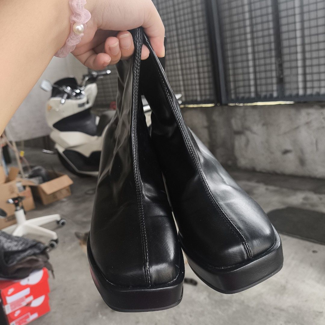 Black Heel Ankle Boots (Category: Boots) located in Manila. Submitted by hangribar (Listing ID 1460986689, Image 1). Description: once lang nagamit..