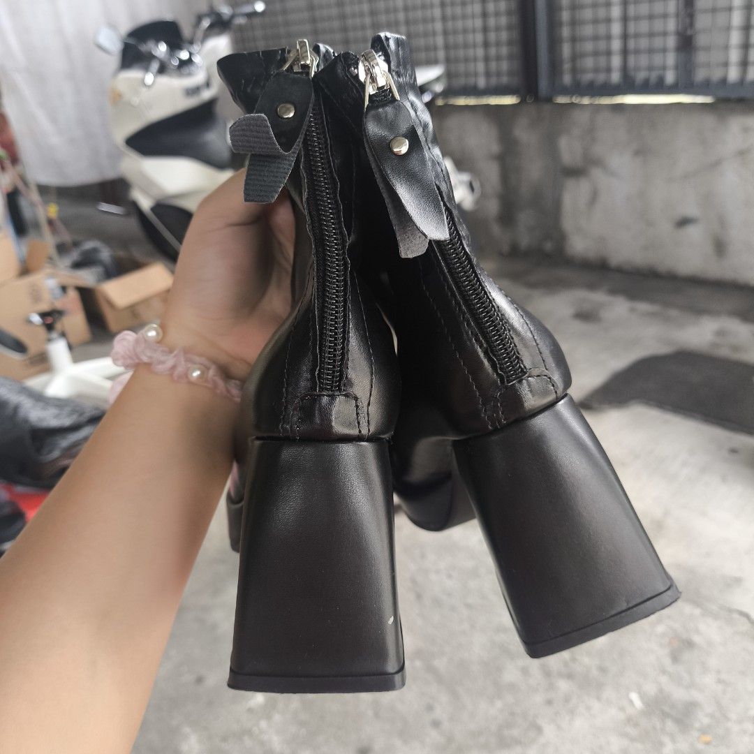 Black Heel Ankle Boots (Category: Boots) located in Manila. Submitted by hangribar (Listing ID 1460986689, Image 2). Description: once lang nagamit..