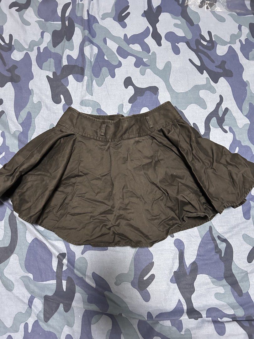 black leather skort (Category: Skirts) located in Quezon City. Submitted by manqofloater (Listing ID 1461021001, Image 1). Description: 24-25 waist.