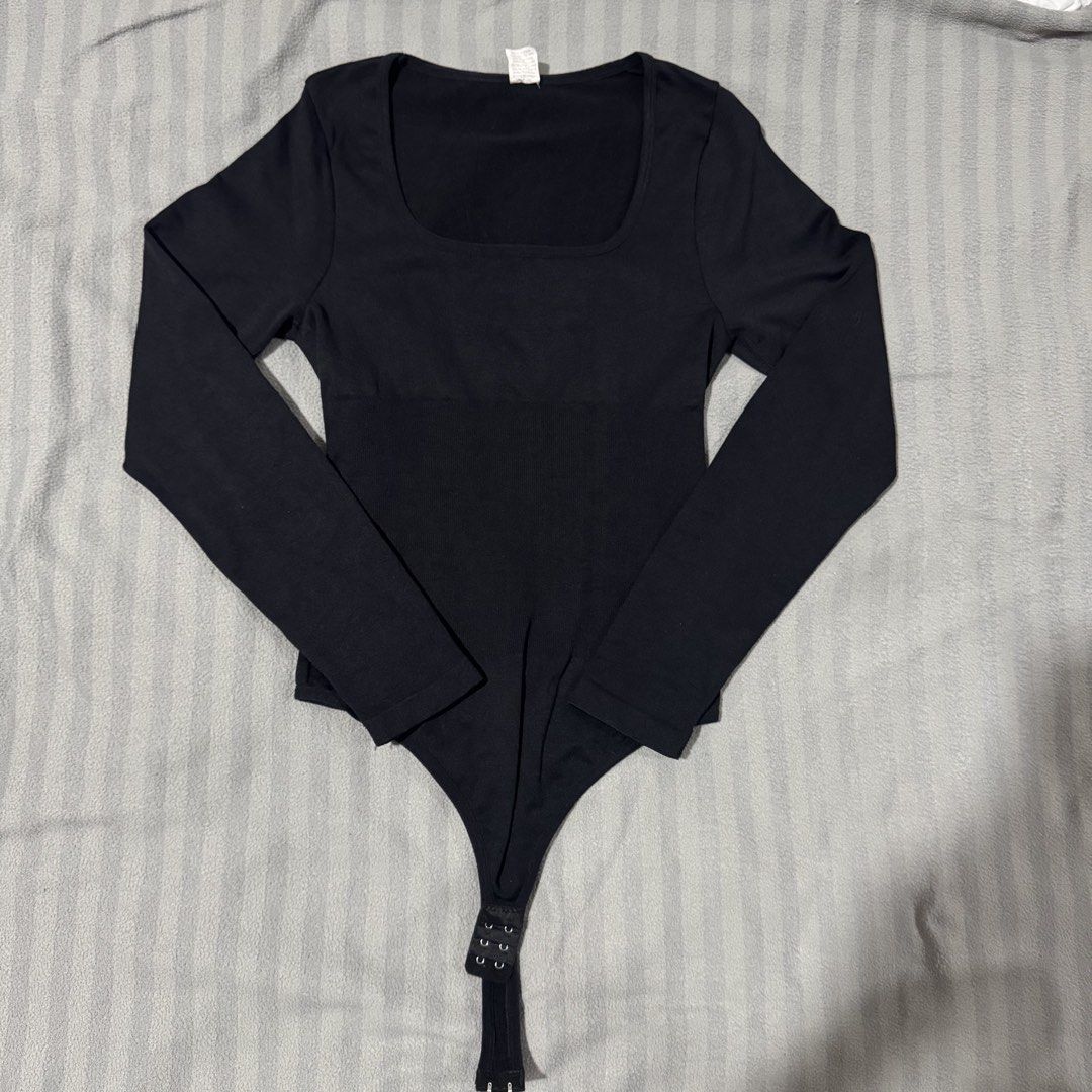 Black Long Sleeve Square Neck Bodysuit (Category: Others Tops) located in Manila. Submitted by ainanicole82544 (Listing ID 1461105291, Image 1). Description: - Black long sleeve bodysuit - Flattering square neckline - Ribbed detail at the waist - Convenient snap closure at the crotch - Stretchy and comfortable material - Versatile for layering or wearing solo.