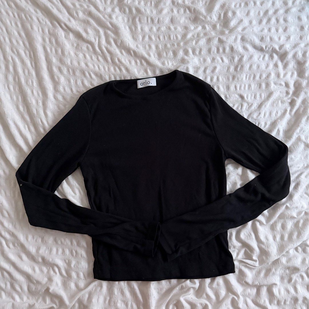 Black Longsleeves (Category: Others Tops) located in Mandaluyong City. Submitted by shesellsseashells_bear (Listing ID 1460994590, Image 2). Description: .