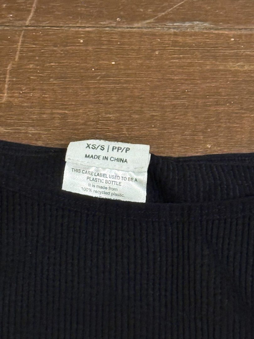 Black Ribbed Crop Top XS/S (Category: Others Tops) located in Angeles City. Submitted by lesmiz24601 (Listing ID 1460978145, Image 2). Description: - Black ribbed crop top - Made from 100% recycled plastic - Comfortable and stretchy material - Perfect for layering or wearing solo - Fits XS to S.