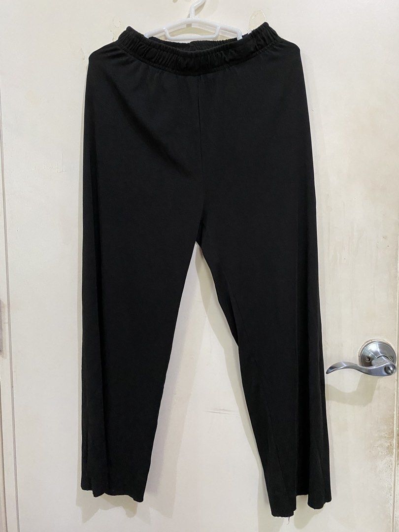 Black Ribbed Elastic Waist Pants (Category: Other Bottoms) located in Taguig. Submitted by maly01_ (Listing ID 1461012674, Image 1). Description: fits small to large frames, very stretchable dm for inquiries :).