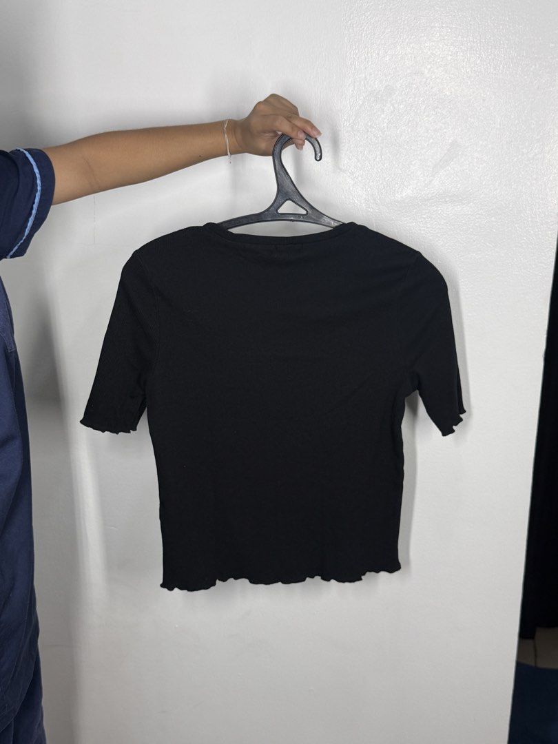Black Ribbed Lettuce Hem T-shirt (Category: Shirts) located in Angeles City. Submitted by lesmiz24601 (Listing ID 1460974493, Image 2). Description: - Classic black t-shirt - Ribbed fabric for a flattering fit - Trendy lettuce hem on sleeves and bottom - Short sleeves - Effortlessly pairs with any outfit - Ideal for casual everyday wear.