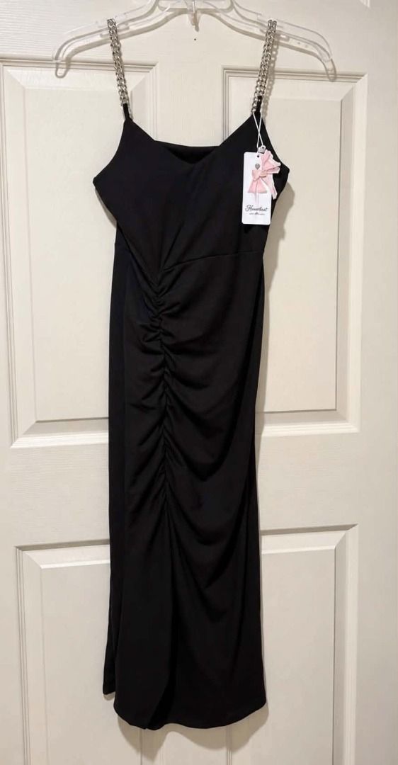 Black Ruched Dress with Chain Straps (Category: Dresses) located in Cebu City. Submitted by classy82 (Listing ID 1461064652, Image 1). Description: - Chic black midi dress - Flattering ruched detailing on the front - Eye-catching sparkly rhinestone straps - Ideal for nights out or special occasions - Comfortable and stylish design - Brand new with tags attached.