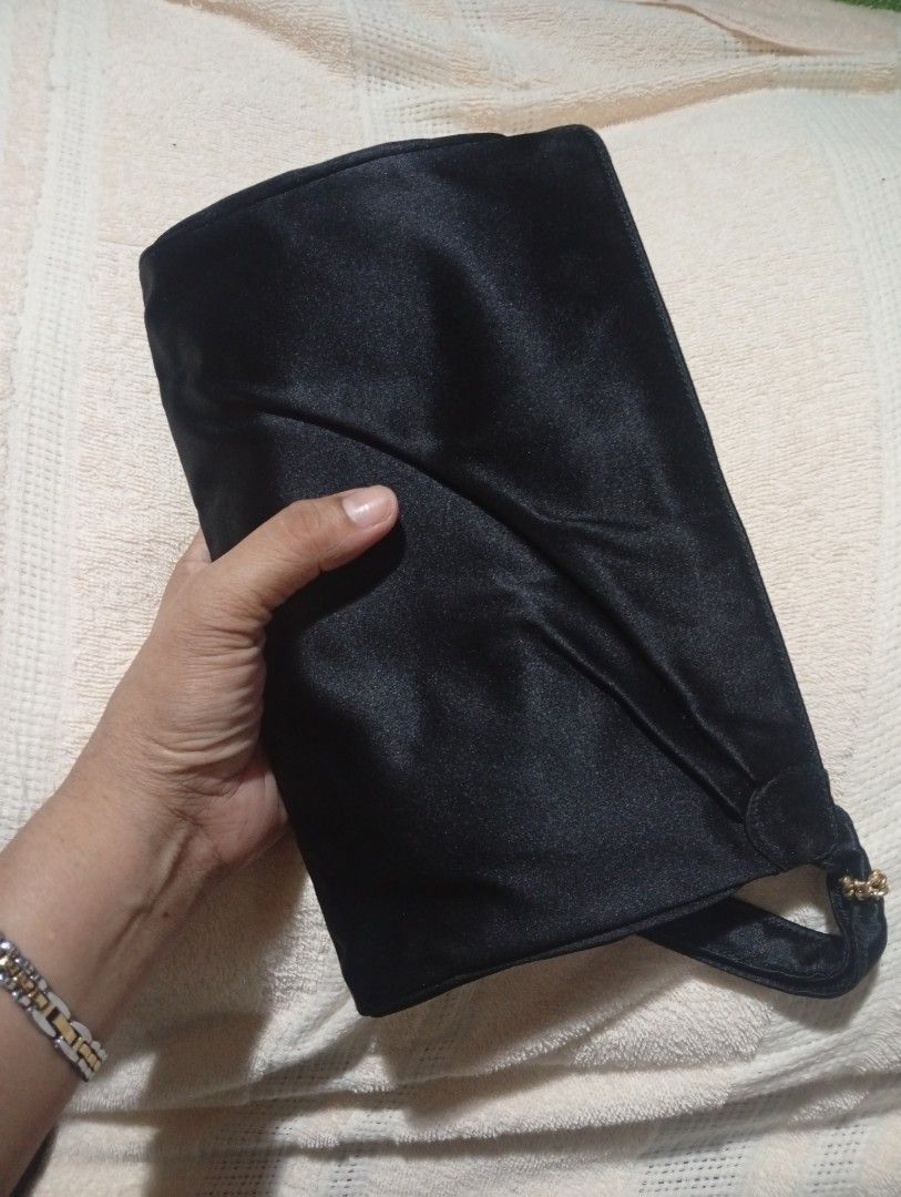 Black Satin Clutch Bag with Wrist Strap vintage gucci (Category: Clutches) located in Taguig. Submitted by leslielamb30920 (Listing ID 1461005824, Image 3). Description: - rare vintage black satin asymmetry pleated Pochette/ clutch bag - Features a soft sheen and gathered detail - Includes a short wrist strap with gold-tone accent - Ideal for evening wear and special occasions - this bag is from Tom Ford's celebrated era at the house in the 1990.