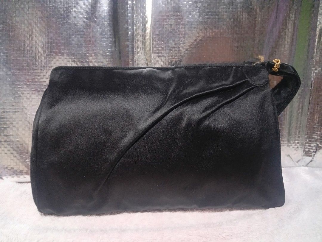 Black Satin Clutch Bag with Wrist Strap vintage gucci (Category: Clutches) located in Taguig. Submitted by leslielamb30920 (Listing ID 1461005824, Image 2). Description: - rare vintage black satin asymmetry pleated Pochette/ clutch bag - Features a soft sheen and gathered detail - Includes a short wrist strap with gold-tone accent - Ideal for evening wear and special occasions - this bag is from Tom Ford's celebrated era at the house in the 1990.