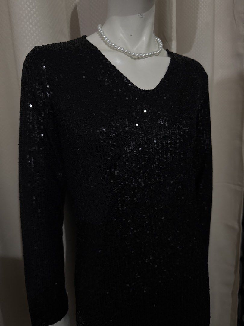 Black Sequins Dress (Category: Evening dresses & gowns) located in Las Pinas. Submitted by sellerkjb (Listing ID 1461023726, Image 3). Description: BRAND NEW Medium on tag from SHEIN bale no brand Perfect for events, gatsby, glitter and glamour, hollywood.