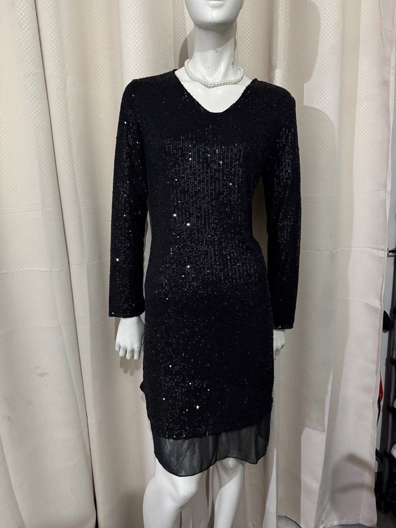 Black Sequins Dress (Category: Evening dresses & gowns) located in Las Pinas. Submitted by sellerkjb (Listing ID 1461023726, Image 1). Description: BRAND NEW Medium on tag from SHEIN bale no brand Perfect for events, gatsby, glitter and glamour, hollywood.