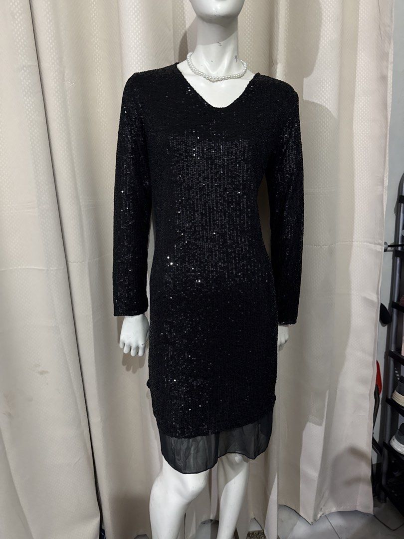 Black Sequins Dress (Category: Evening dresses & gowns) located in Las Pinas. Submitted by sellerkjb (Listing ID 1461023726, Image 2). Description: BRAND NEW Medium on tag from SHEIN bale no brand Perfect for events, gatsby, glitter and glamour, hollywood.