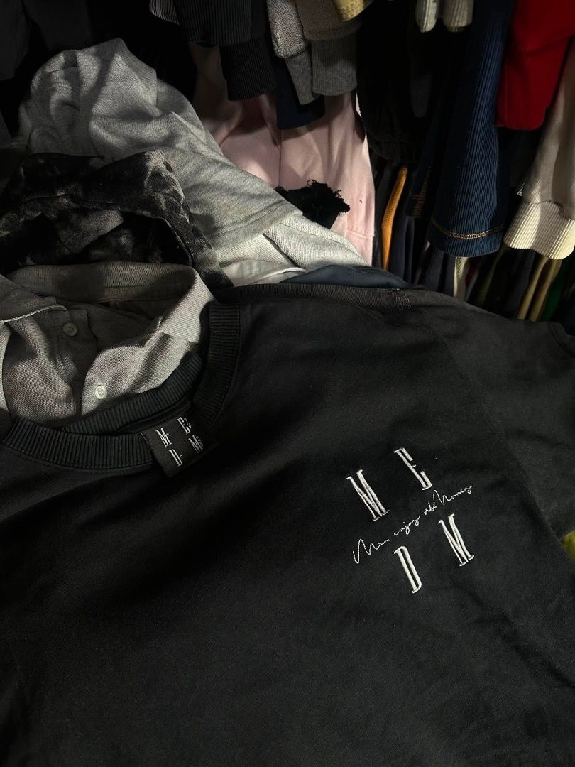 black shirt (Category: Tshirts & Polo Shirts ) located in Manila. Submitted by nb_thriftshop (Listing ID 1461065277, Image 2). Description: M E D M 26.5 length 23 width medium to lsrge no issue washed.