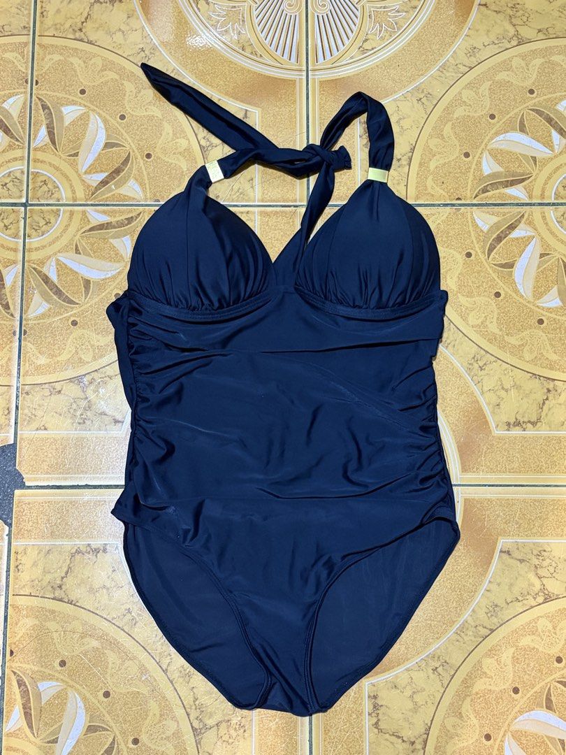 black swimsuit large (Category: Bikinis & Swimsuits) located in Taguig. Submitted by tiffanyshane (Listing ID 1460924364, Image 1). Description: 2 times lang ginamit, naka tago na lang sa damitan.
