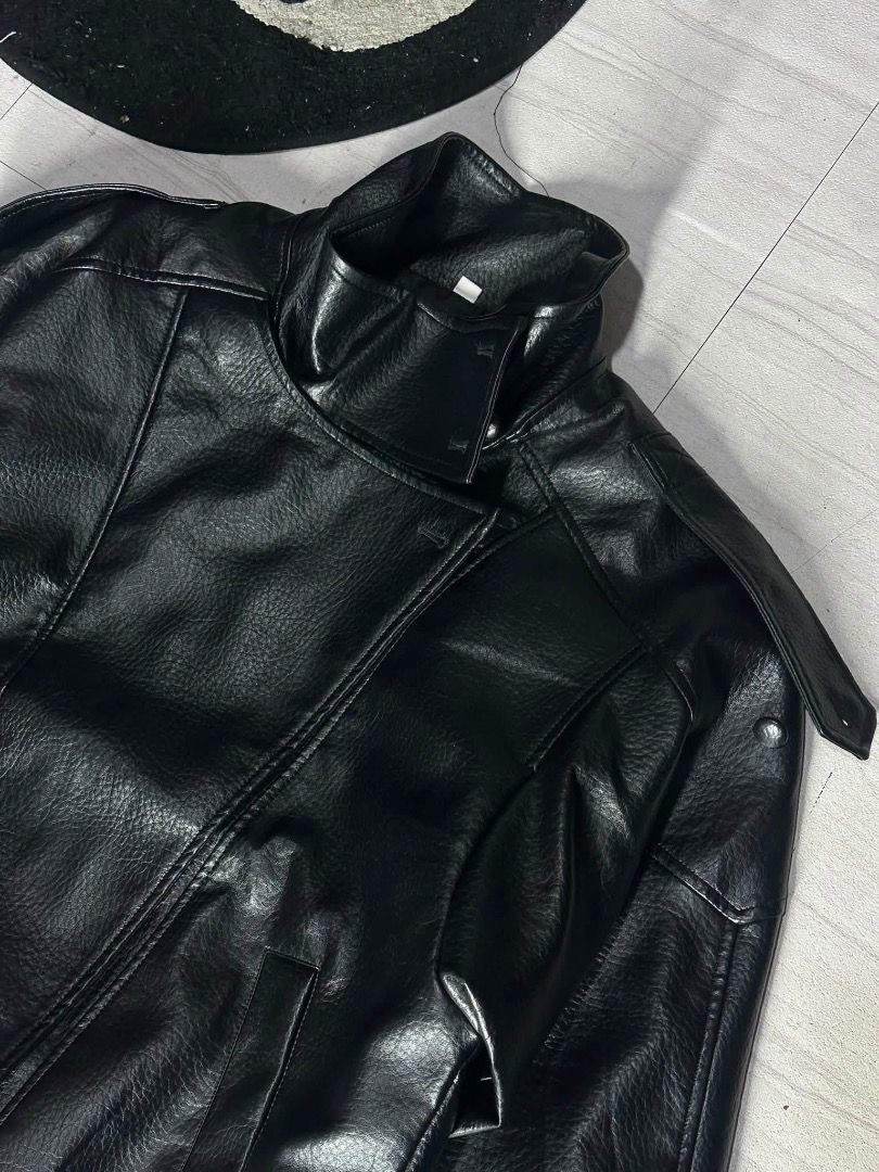 BLACK TRENDING LEATHER JACKET (Category: Coats, Jackets and Outerwear) located in Manila. Submitted by nb_thriftshop (Listing ID 1461072595, Image 2). Description: full zip leather jacket 25 length 22.5 width height 5'5 weight 65 kg brand new no issue .