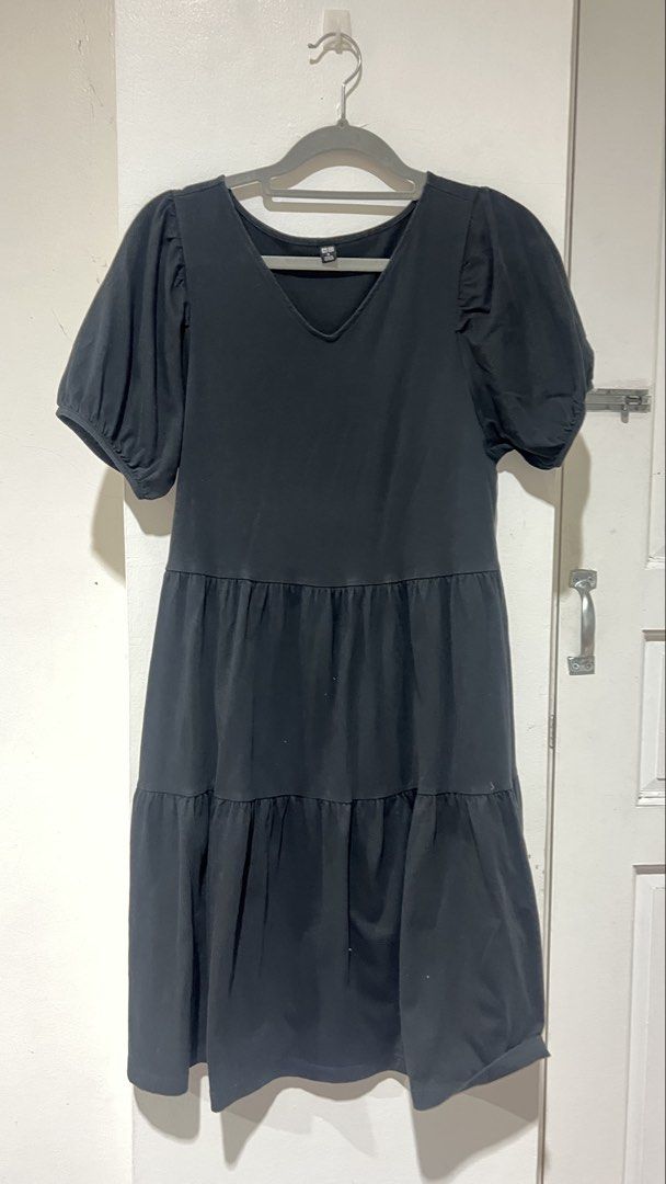 Black uniqlo dress (Category: Dresses) located in Cebu City. Submitted by fromreggg (Listing ID 1461072736, Image 1). Description: Uniqlo Dress M on tag P300 No issues.