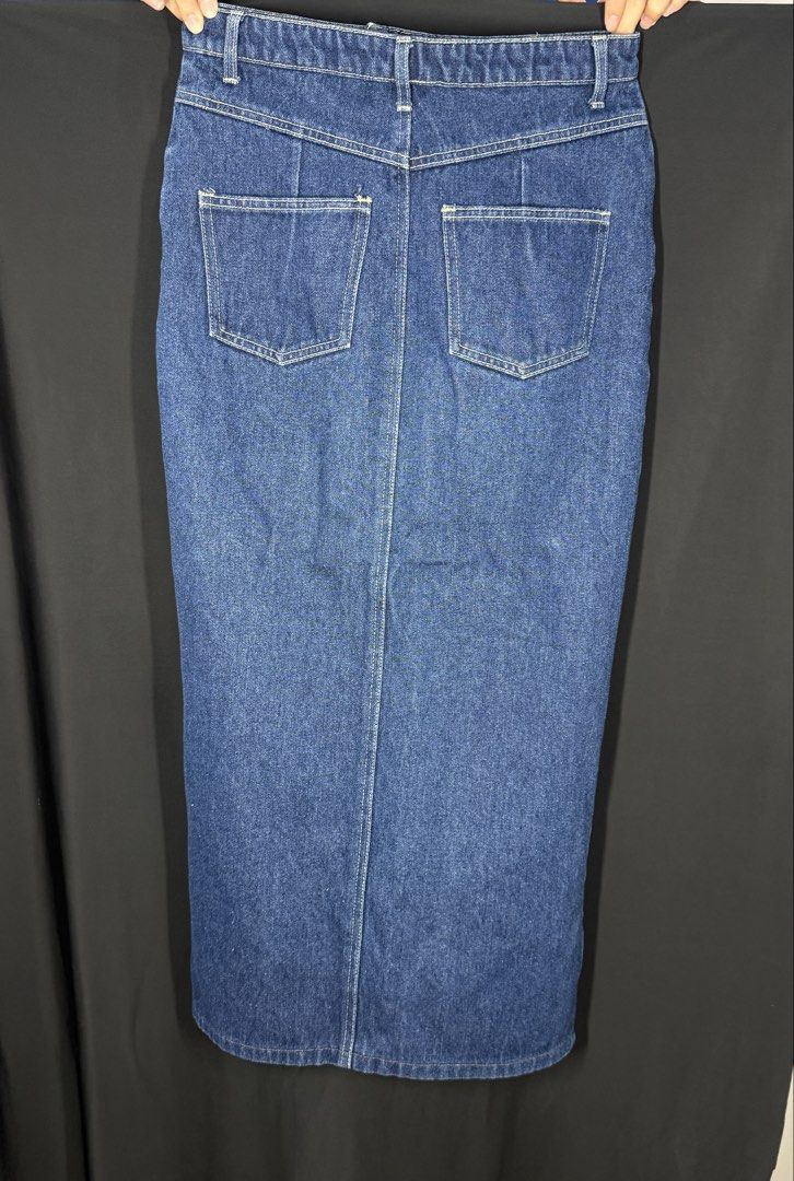 Blue Denim Maxi Skirt with Front Slit (Category: Skirts) located in Angeles City. Submitted by lesmiz24601 (Listing ID 1460967067, Image 3). Description: - Classic blue denim maxi skirt - Front slit for easy movement - Two back pockets and two front pockets - Button and zip closure - 27-29” waist - Ideal for casual wear and versatile styling.