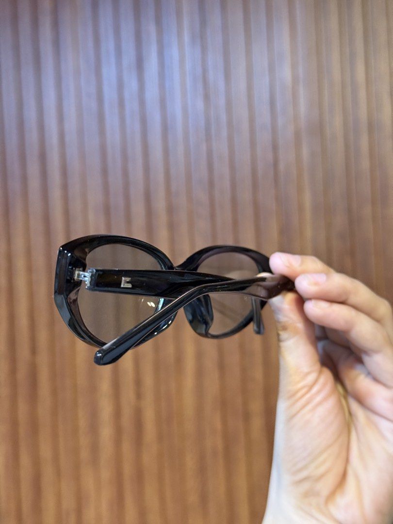 Blue elephant vian s (Category: Sunglasses & Eyewear) located in Manila. Submitted by fwance (Listing ID 1460971033, Image 3). Description: 🩵 comes with case and cleaner 🩵 bought from japan 🩵 rfs not using anymore 🩵 used once in japan 🩵 no issues.
