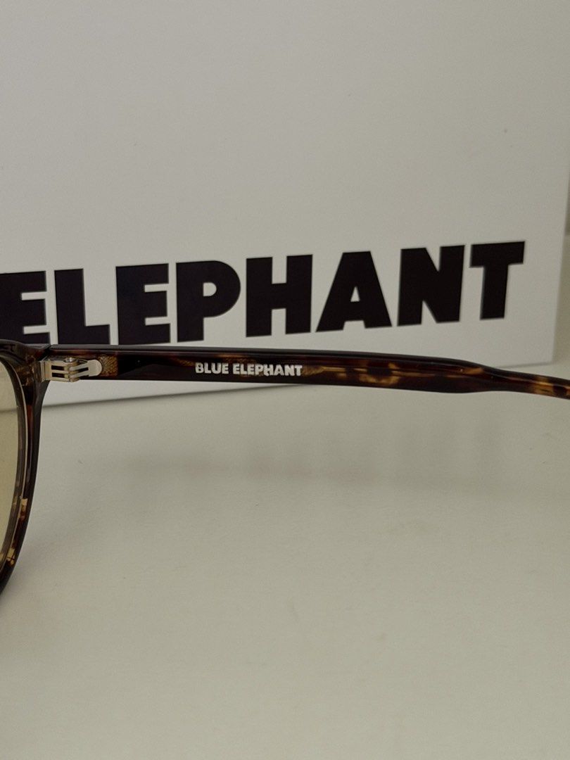 Blue Elephant Wonder-S Leopard Eyeglasses (Category: Sunglasses & Eyewear) located in Makati City. Submitted by andy0019 (Listing ID 1460948887, Image 2). Description: - Brand: Blue Elephant - Model: Wonder-S Leopard - Style: Classic round eyeglasses - Pattern: Tortoise shell - Condition: Comes with original box - Ideal for: Everyday wear.