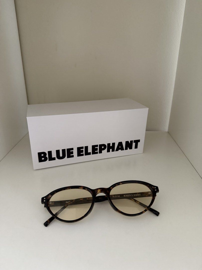 Blue Elephant Wonder-S Leopard Eyeglasses (Category: Sunglasses & Eyewear) located in Makati City. Submitted by andy0019 (Listing ID 1460948887, Image 1). Description: - Brand: Blue Elephant - Model: Wonder-S Leopard - Style: Classic round eyeglasses - Pattern: Tortoise shell - Condition: Comes with original box - Ideal for: Everyday wear.