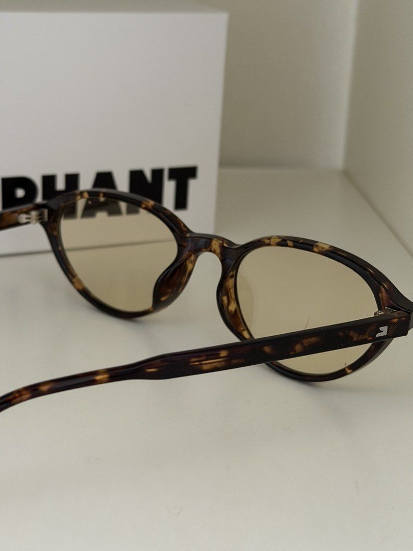 Blue Elephant Wonder-S Leopard Eyeglasses (Category: Sunglasses & Eyewear) located in Makati City. Submitted by andy0019 (Listing ID 1460948887, Image 3). Description: - Brand: Blue Elephant - Model: Wonder-S Leopard - Style: Classic round eyeglasses - Pattern: Tortoise shell - Condition: Comes with original box - Ideal for: Everyday wear.