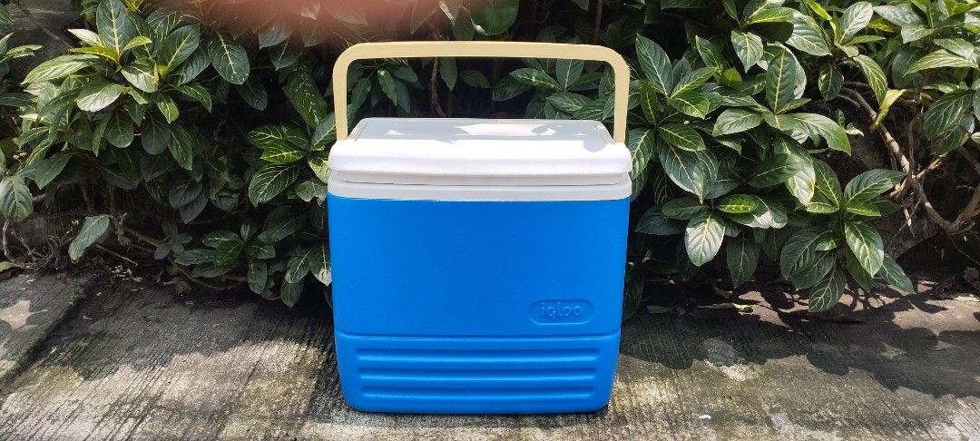 Blue IGLOO cooler 15 liters made in USA (Category: Other Sports Equipment and Supplies) located in Malabon City. Submitted by immortalpicker (Listing ID 1461014964, Image 3). Description: Blue IGLOO cooler 15 liters made in USA Brand= IGLOO Model NO to COD NO swapping Estimate size H= 13 1/2 inches L= 14 1/2 Inches W= 10 1/4 inches Capacity= 15 liters Color = blue Material = hard plastic Weight = Made in USA 2nd hand with scratch No warranty If t