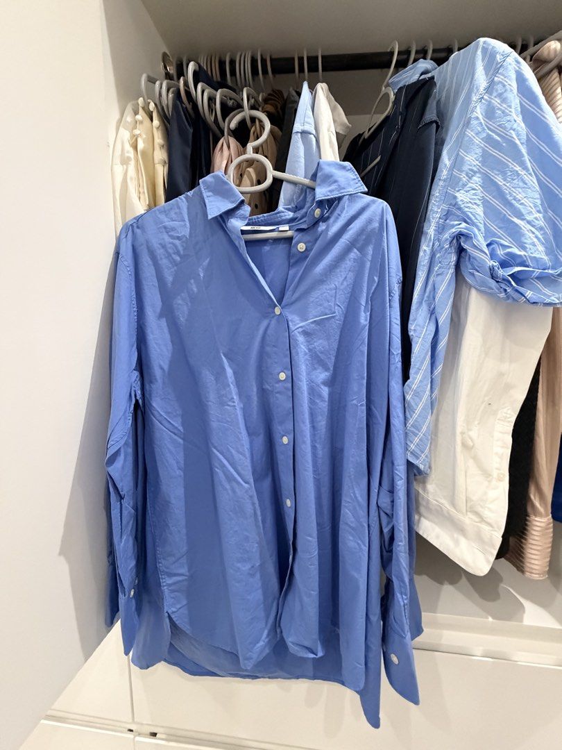 Blue Oversized Button-Up Shirtuniqlo (Category: Tshirts & Polo Shirts ) located in Cebu City. Submitted by shopwitheli (Listing ID 1461080466, Image 1). Description: - Oversized blue button-up shirt - Long sleeves with button cuffs - Simple and classic design - Versatile for layering or wearing alone - Easy to style for casual or smart-casual looks - Loose, comfortable fit.