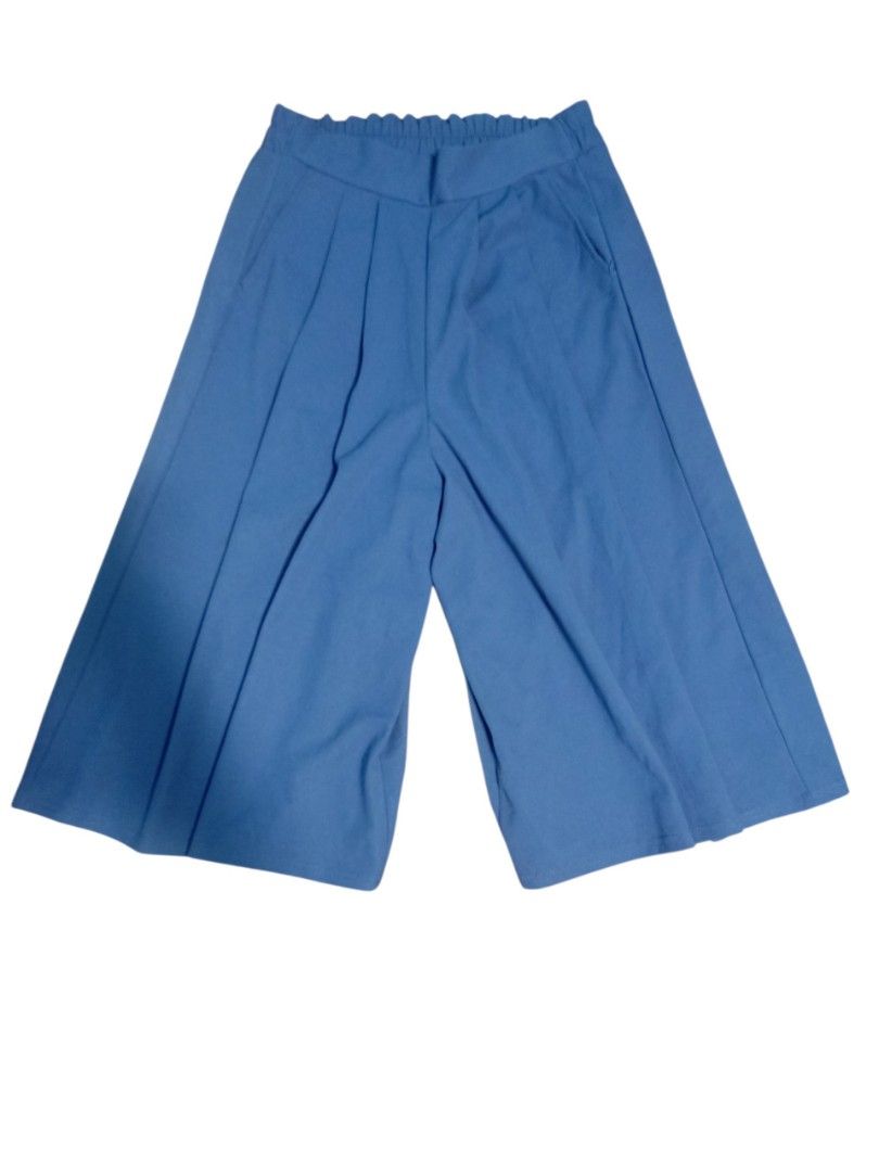 Blue Wide Leg Culottes Cropped Pants (Category: Other Bottoms) located in Baguio. Submitted by vyner_hues (Listing ID 1461094544, Image 2). Description: - Chic blue culottes with a stylish wide leg. - Flattering high-waisted design. - Comfortable elasticated back waistband. - Elegant front pleat detail. - Trendy cropped length. - Ideal for casual wear and warmer days..