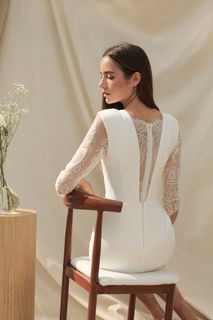 (Category: ) located in . Submitted by lovemydressingcloset (Listing ID 1460978863, Image 1). Description: .